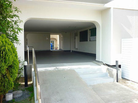 塚越住宅　（川崎市幸区塚越4丁目）のエントランス|毎日通るエントランスはこのようになっています