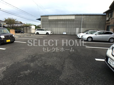 【駐車場】 | ラコンテ東通 | 駐車場があるので、車を買う予定の方も安心です