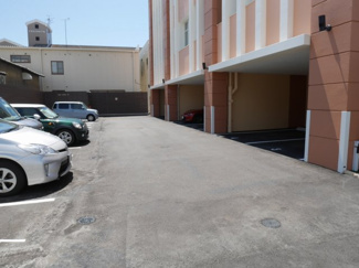 【駐車場】 | ＴＨＥ　ＡＰＡＲＴＭＥＮＴ　ＨＡＫＡＴＡの駐車場