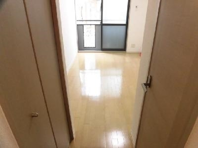 セジュールMAKOTOの内装|廊下から～