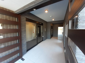 【エントランス】 | ゆとりのあるエントランスです