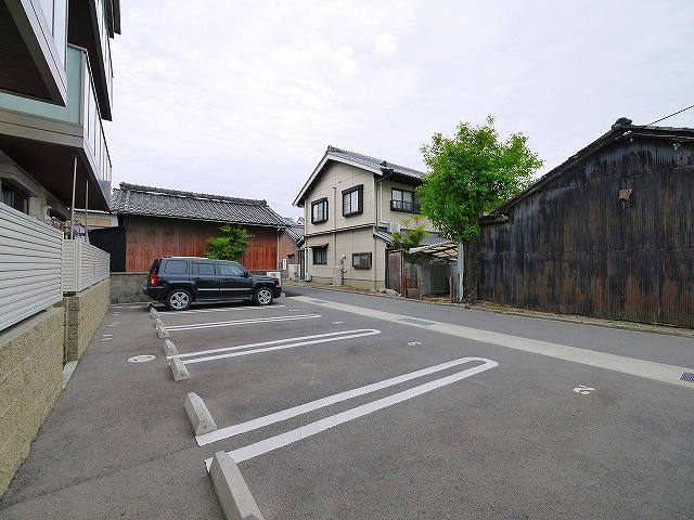 シャーメゾン大安寺の駐車場|カースペースがあります