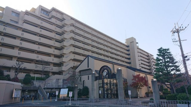 サンロイヤル箕面コスモ 二号館の外観