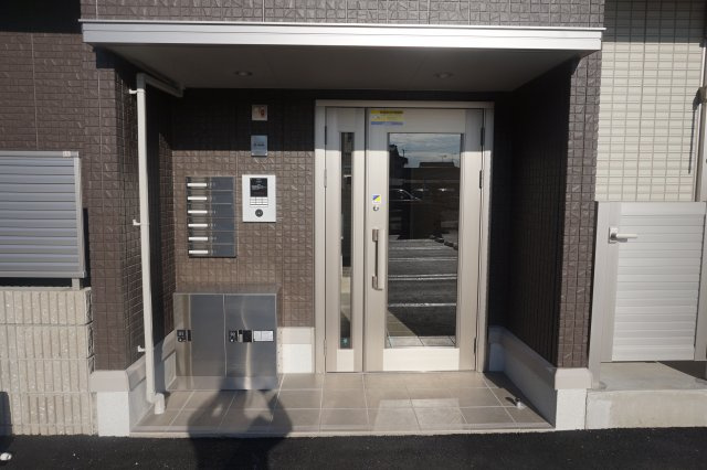 熊本市東区長嶺東５丁目のアパートのエントランス