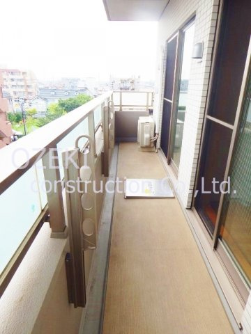 旭ビルサンライズレジデンスのバルコニー
