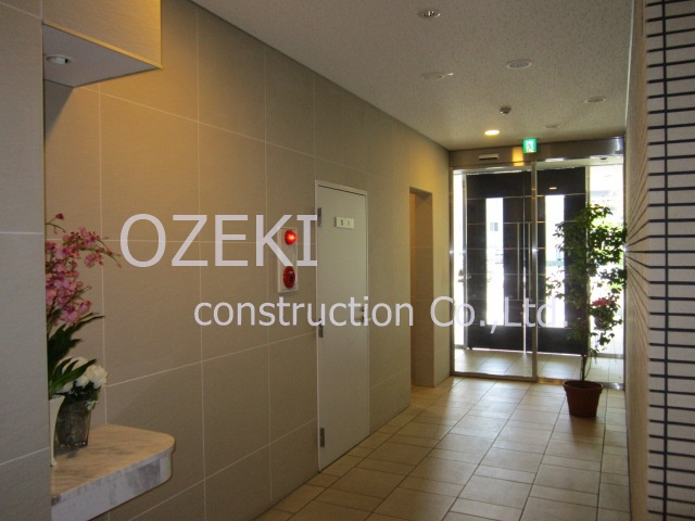 旭ビルサンライズレジデンスのエントランス