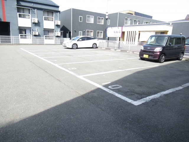 アーバンクレストの駐車場