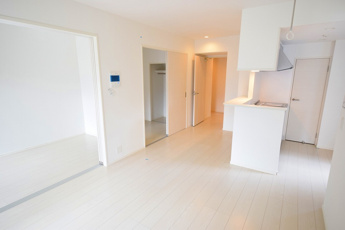 【居間・リビング】 | 白を基調で明るい