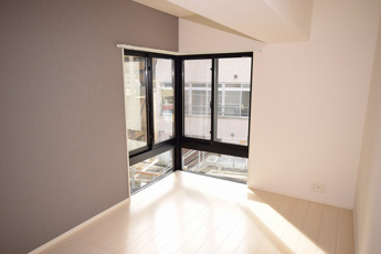 【寝室】 | 角部屋で採光性高いです