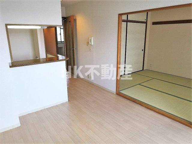 【居間・リビング】 | カサ・ルシェロ（布施賃貸） | こちらの居間で趣味の時間をお楽しみください