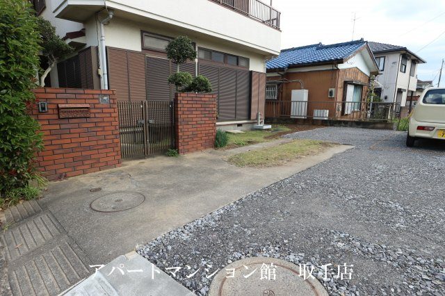 島崎貸家の駐車場