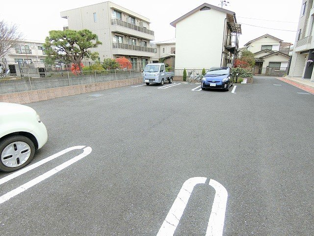 ルクリアの駐車場