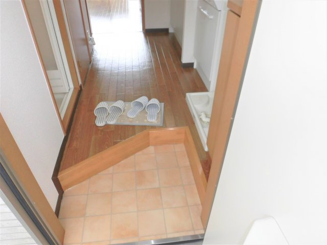 コモハウスARUGOの玄関