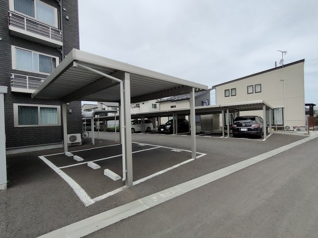 ヒルズレジデンシャルS12の駐車場