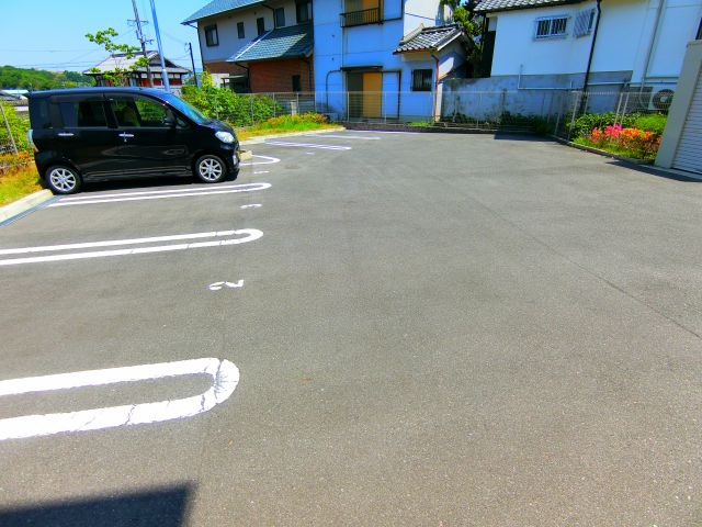 ノイエスカーサの駐車場