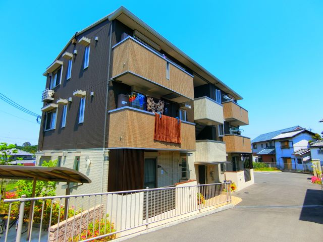 ノイエスカーサ