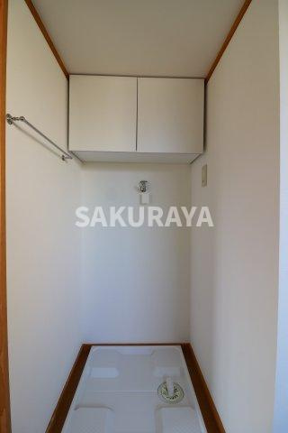 根岸方貸家Ｄ（福居町）の設備|洗濯機置き。2024年1月撮影。