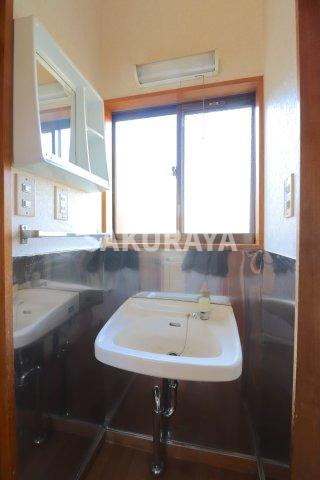 根岸方貸家Ｄ（福居町）の洗面所|2024年1月撮影。