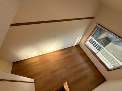 【展望】 | ヴィラ勝田橋 | ロフトからの景観です！天井が高く開放感のある洋室6帖のお部屋です☆