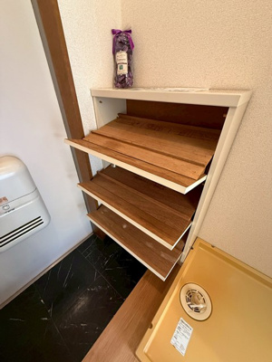 【玄関】 | ヴィラ勝田橋 | シューズボックス付きで玄関すっきり片付きます！上には写真やかわいい小物を置いたりもできます☆