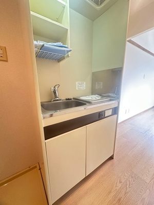 【キッチン】 | ヴィラ勝田橋 | キッチンは1口IHクッキングヒーター♪IHは火を使わないので安心なうえ、お掃除もラクラク♪