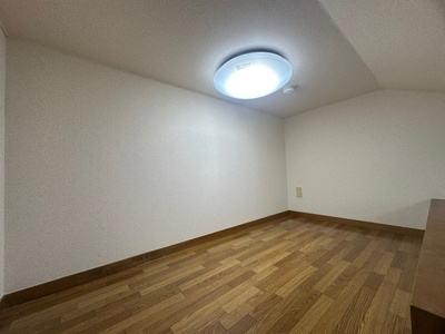 【収納】 | ヴィラ勝田橋 | 洋室6帖のお部屋にある1.4帖のロフトスペースです！ベッドや収納スペースとしても使えて便利ですね☆