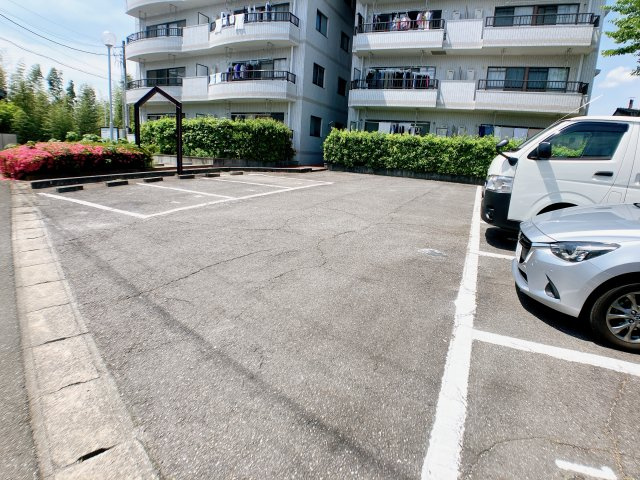 サンヒルズ高山の駐車場