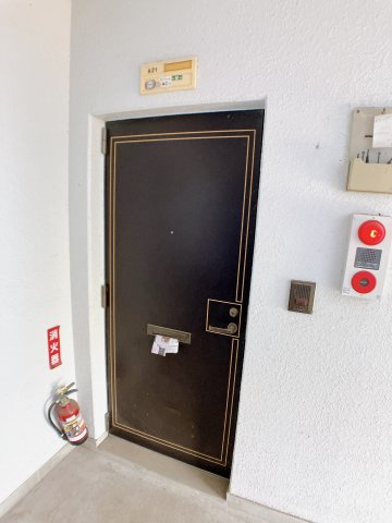 サンヒルズ高山の玄関