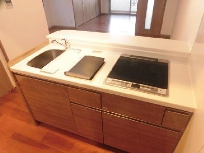 SIL・ELA御所南（シルエラ御所南）のキッチン|2口ＩＨコンロ、カウンターキッチン