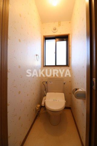 坂上方貸家のトイレ|2Fトイレ、現況と異なる場合がございます。
