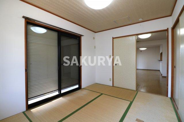 坂上方貸家の和室|現況と異なる場合がございます。