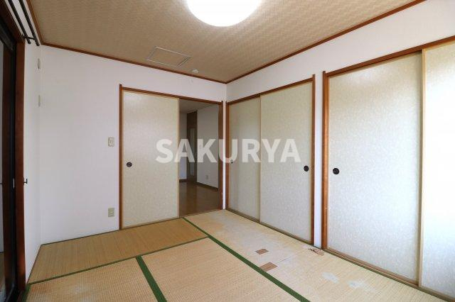 坂上方貸家の和室|現況と異なる場合がございます。