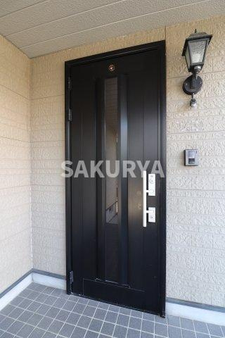 坂上方貸家の玄関|現況と異なる場合がございます。