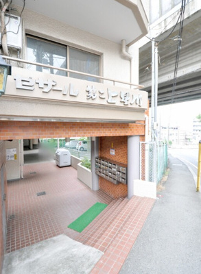 【エントランス】 | セザール第二上星川 | 落ち着いた雰囲気のエントランス。