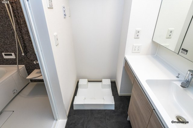 ライフコア吉田小町の洗面所|室内洗濯機置場