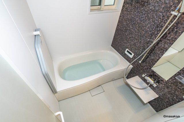 ライフコア吉田小町の浴室