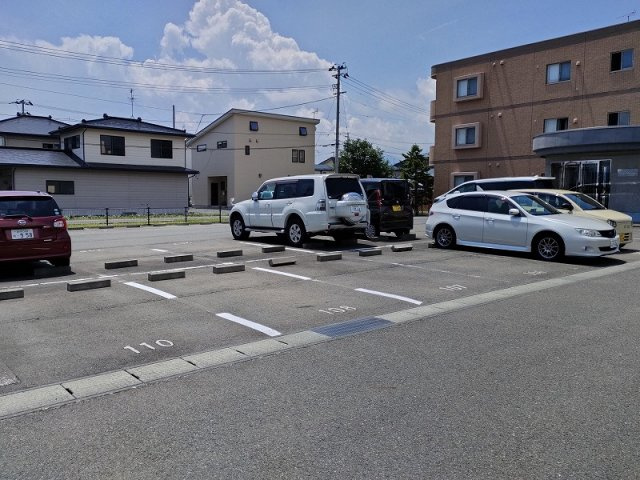 ブランポミエの駐車場