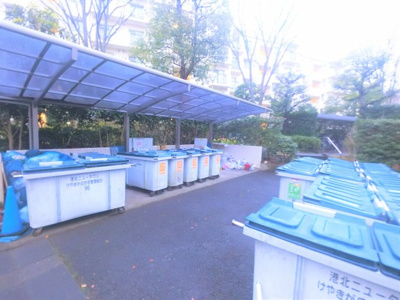 【その他共用部分】 | けやきが丘住宅18号棟 | ゴミ置き場です。
敷地内にあるのでゴミ出しが楽ちんです。