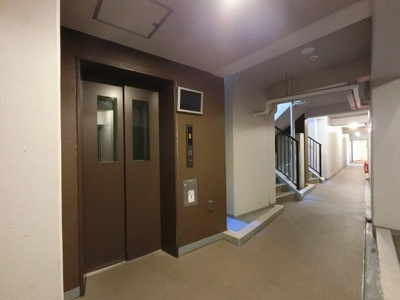 【その他共用部分】 | クオス横浜富岡 | お買い物時やベビーカーの出し入れに便利なエレベーター付。