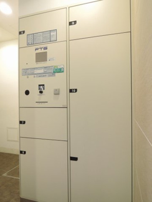 【その他共用部分】 | ポレスター金沢八景 | 不在時にもお荷物が受け取れる宅配ボックスです。
インターネットショッピングが気軽に楽しめます。