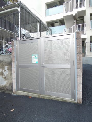 【その他共用部分】 | ポレスター金沢八景 | ゴミ置き場です。
敷地内にあるのでゴミ出しが楽ちんです。