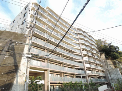 【外観】 | ポレスター金沢八景 | 令和元年6月リフォーム完成。
京急本線「金沢八景」駅徒歩16分。
静かに暮らしたい方におすすめです。