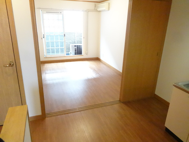 アムール福の居間・リビング|同物件別部屋イメージ写真