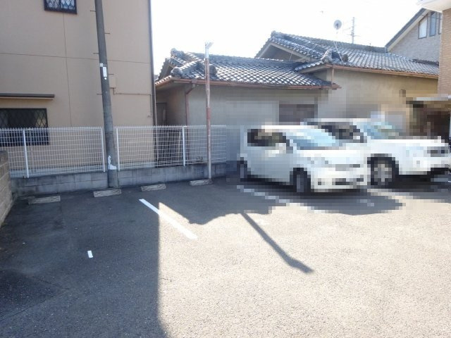 アムール福の駐車場