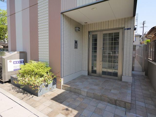 ドメール・セプト・エトワール東紀寺のエントランス|オートロック付きで安心。