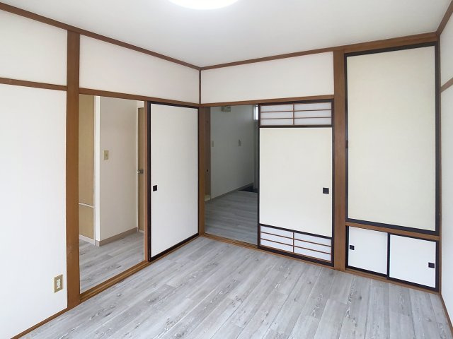 ベルゾーネ城西の洋室