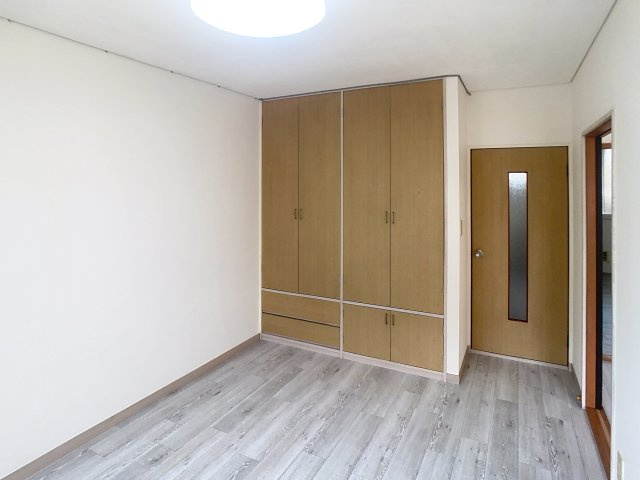 ベルゾーネ城西の洋室