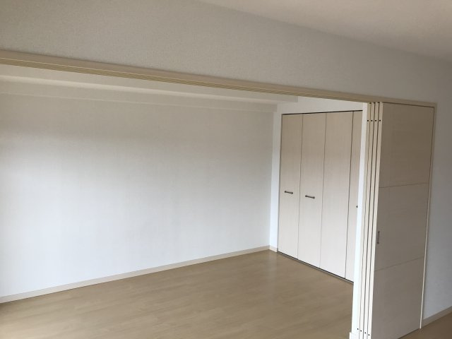 【洋室】 | ルーベンス博多南