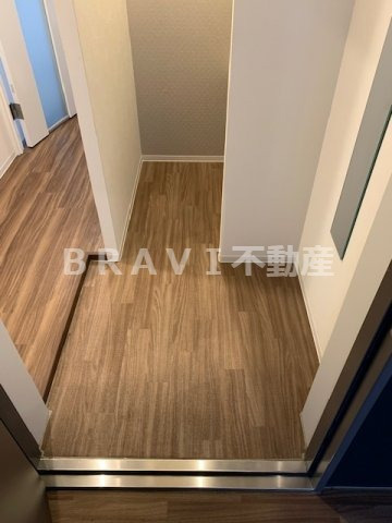 G-style天満橋（ジースタイルテンマバシ）　BRAVI不動産の玄関|【G-style　天満橋】収納もある玄関です