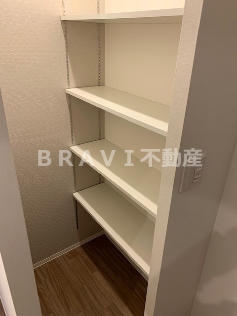 G-style天満橋（ジースタイルテンマバシ）　BRAVI不動産の玄関|【G-style　天満橋】収納のためのスペースです